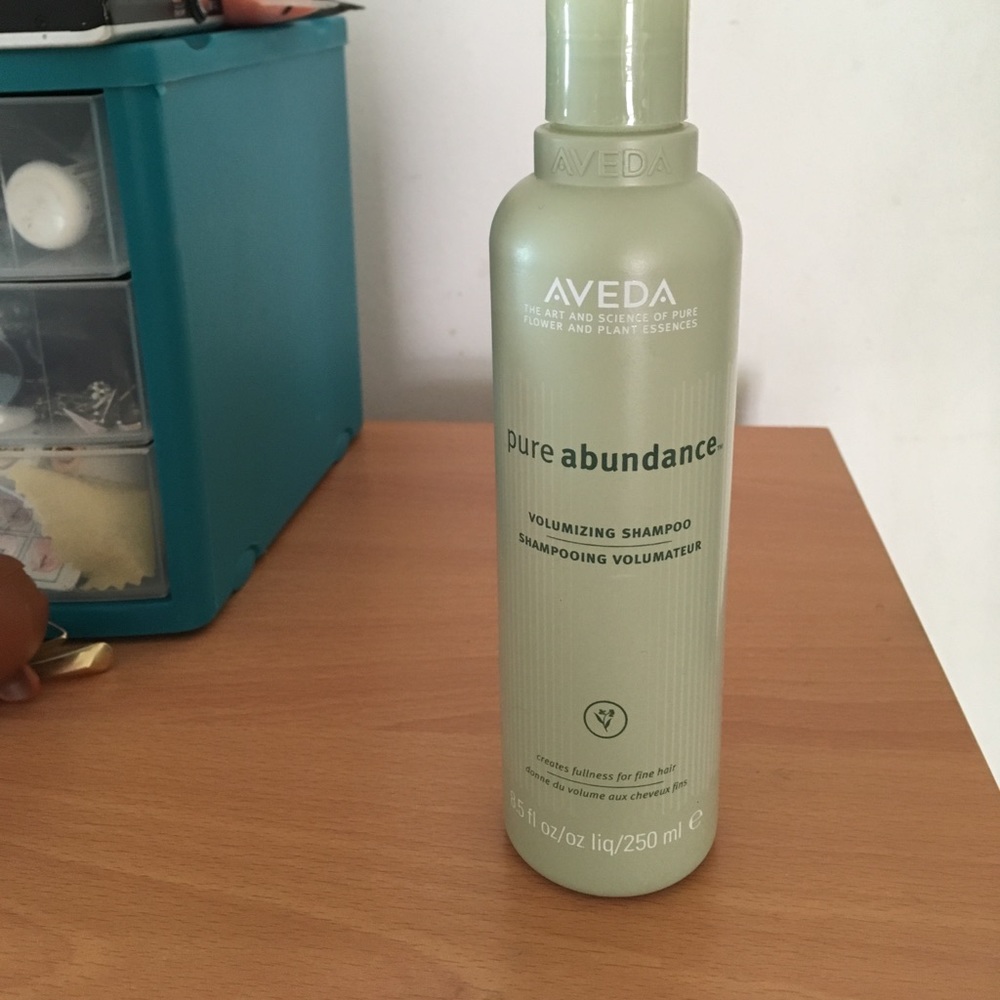 Aveda pure abundance volumizing shampoo