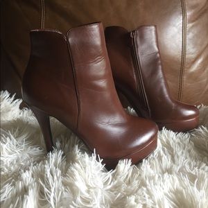 Charles David Brown Heeles Booties
