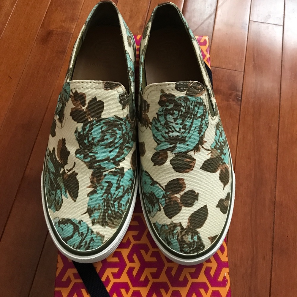 TORY BURCH! Slip on sneakers!