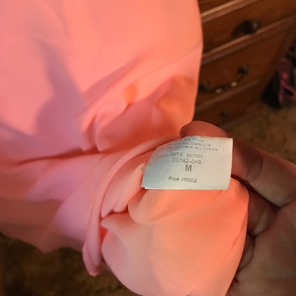 Short sleeve V-neck peach top - Picture 2 of 3