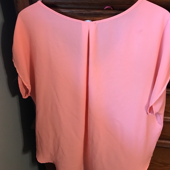Short sleeve V-neck peach top - Picture 3 of 3