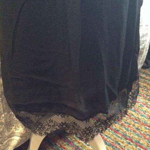 🎉FINAL PRICE 🎉🆕 Black Sleeveless Shift Dress 🌃 - Picture 3 of 8