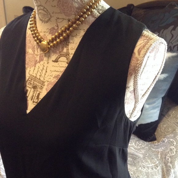 🎉FINAL PRICE 🎉🆕 Black Sleeveless Shift Dress 🌃 - Picture 4 of 8