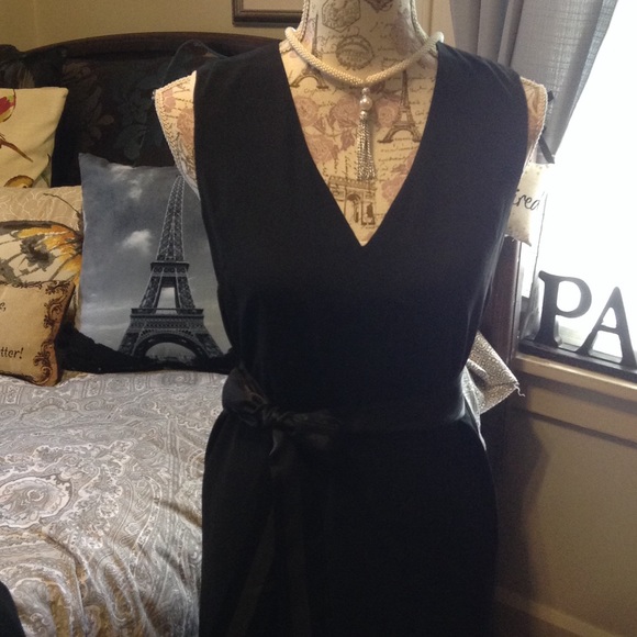 🎉FINAL PRICE 🎉🆕 Black Sleeveless Shift Dress 🌃 - Picture 7 of 8