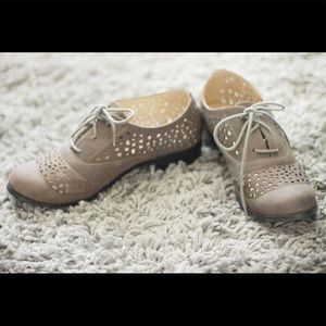 Vintage flat shoes