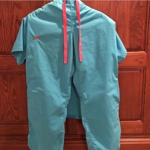 Med Couture aqua scrubs size medium