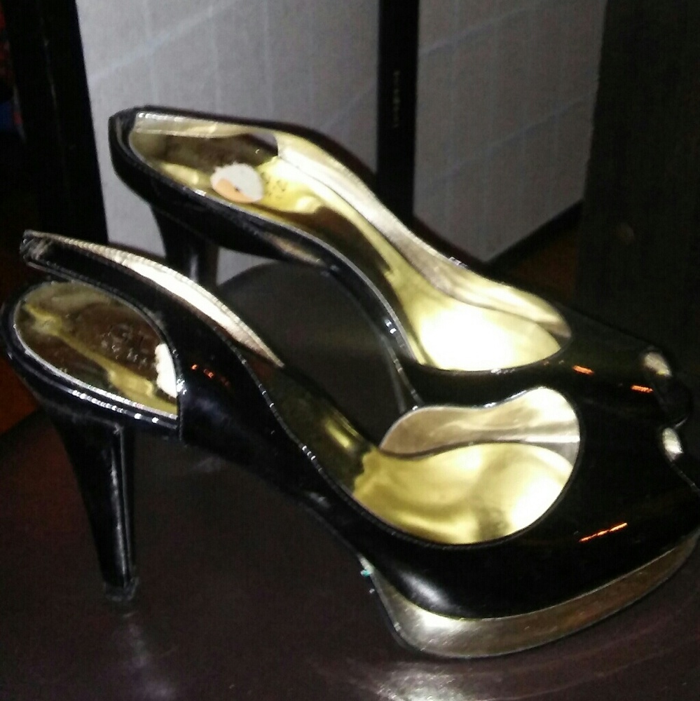 guess high heel pumps black and gold.make offer