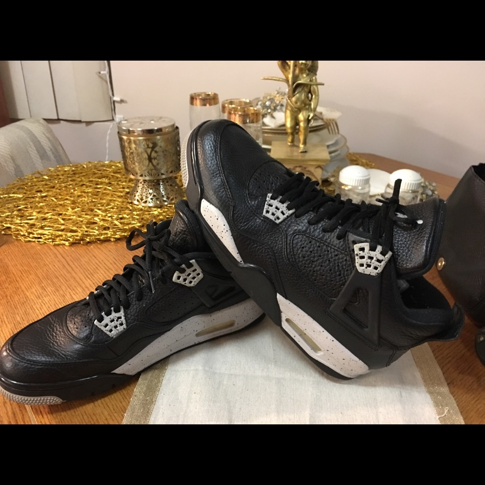Black air Jordan's