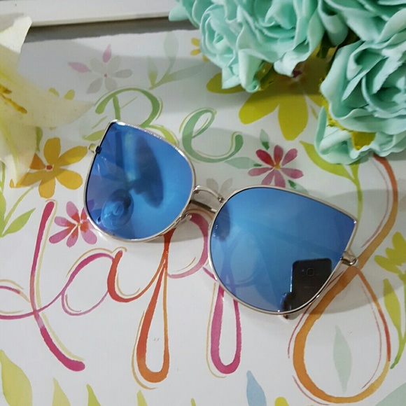 Accessories - NEW TRENDY CAT EYE MIRROR VINTAGE  SUNGLASSES