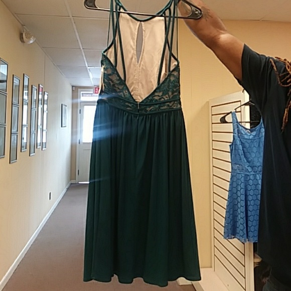 Morgan & Co. Emerald/Nude Dress - Picture 2 of 7