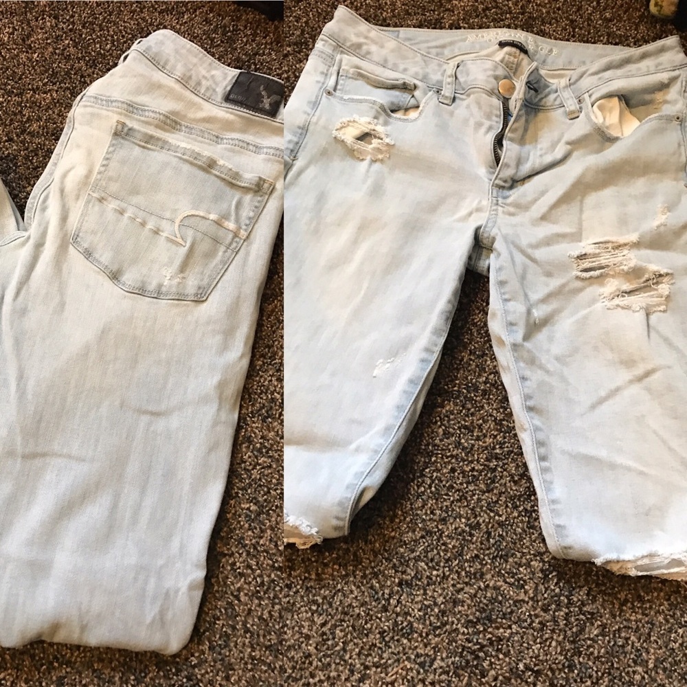 American Eagle light distressed skinny jeans!