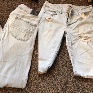 American Eagle light distressed skinny jeans!