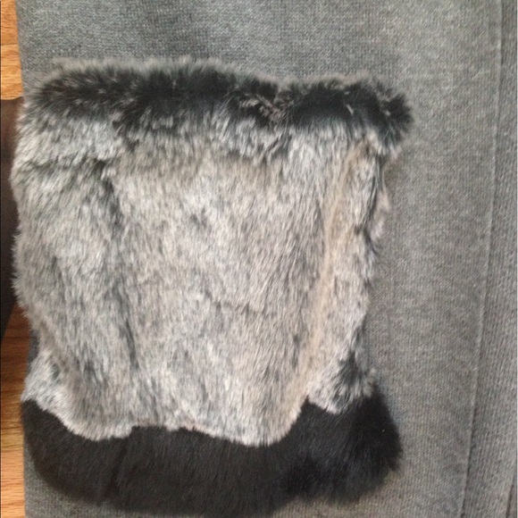 Grey knit cardigan with fur pockets - Picture 2 of 2