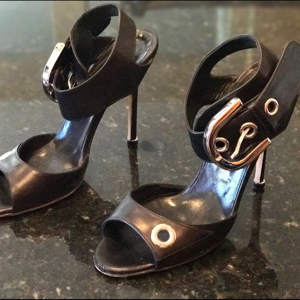 Manolo Blahnik buckle leather pump 39.5 8 8.5