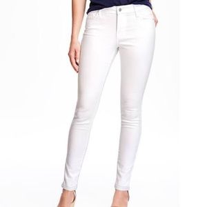White cropped skinny jeans
