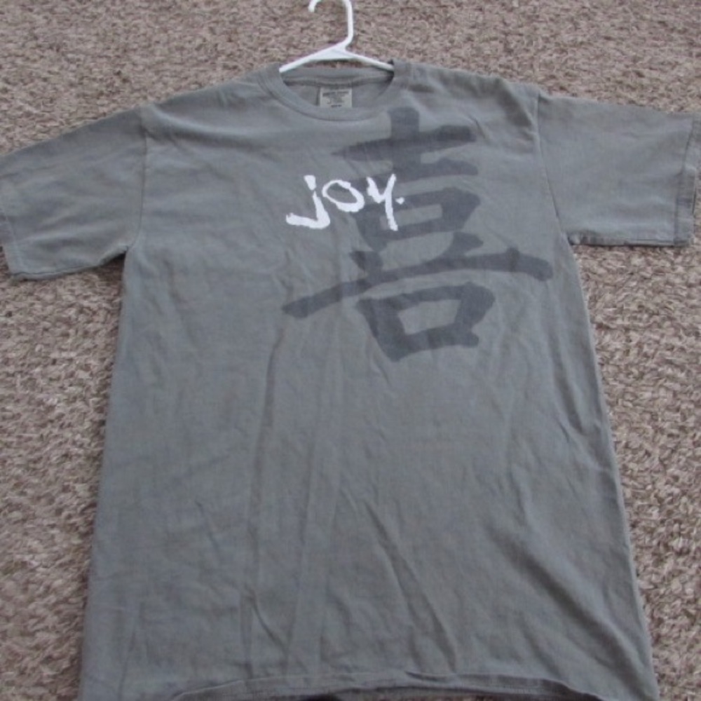 Greenish gray short sleeve "joy" tee