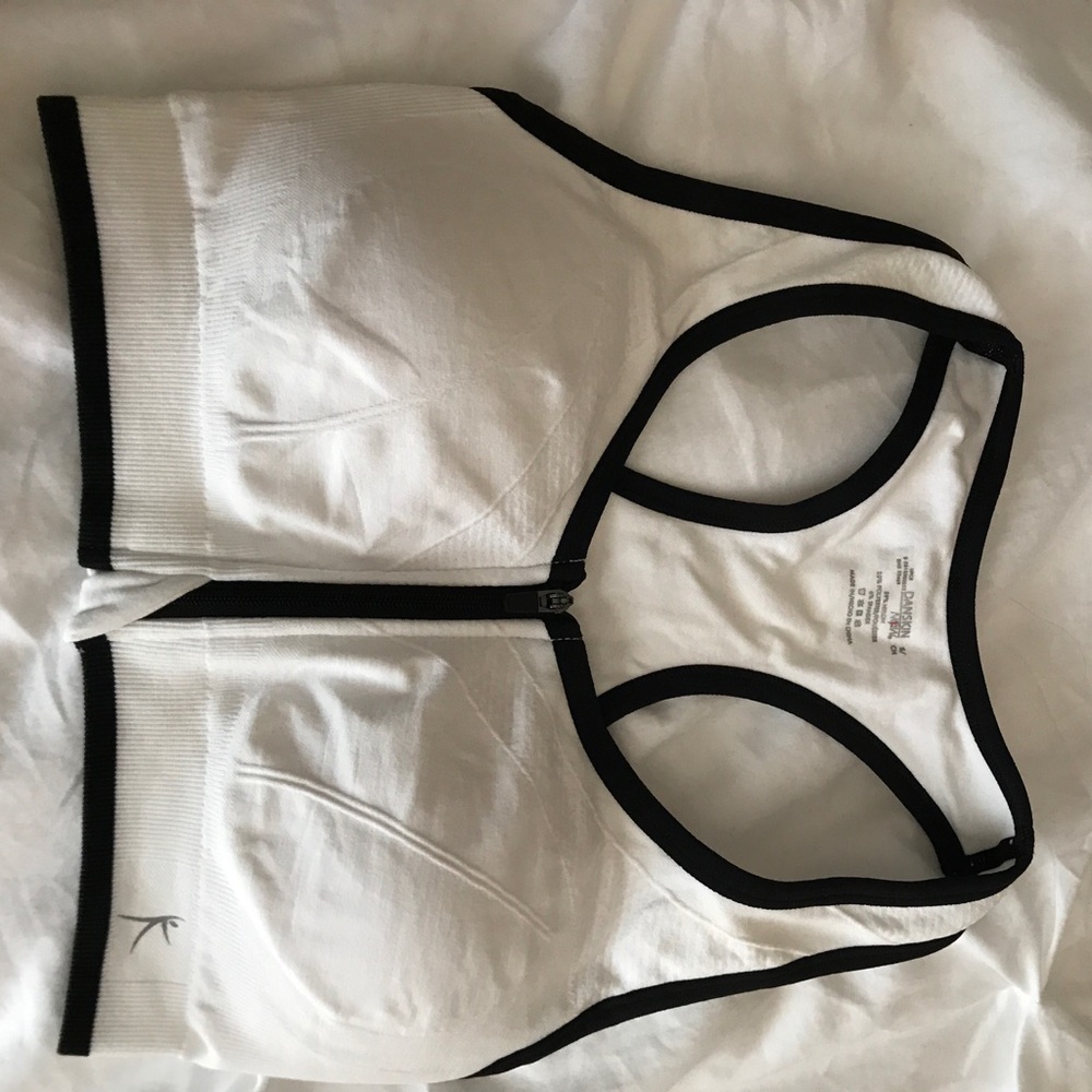 Danskin Now sports Bra with zipper