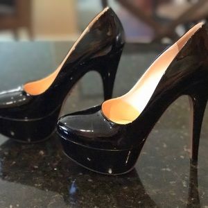 Prada black patent leather pumps 39
