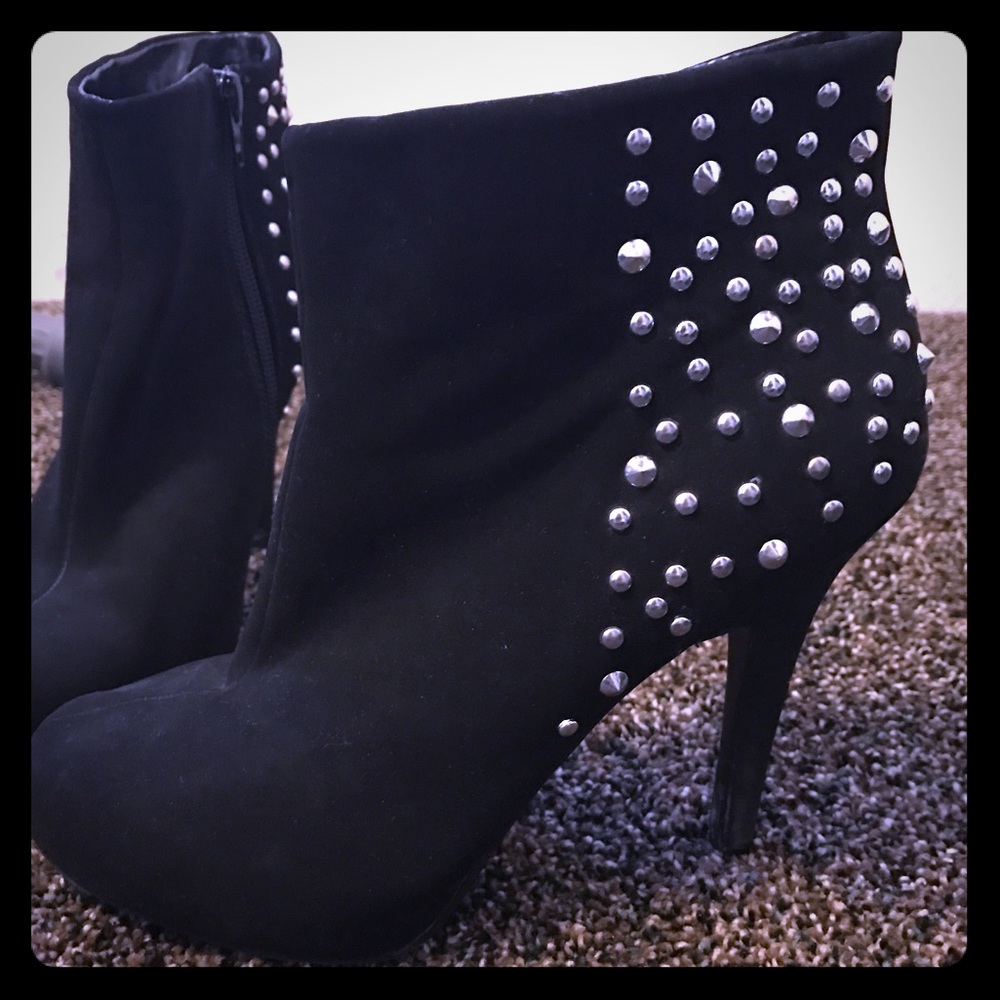Black Madeline Booties 💋