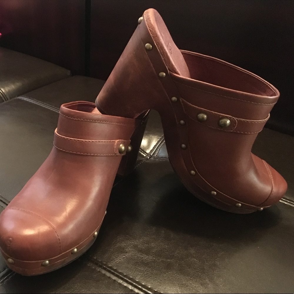 Ugg clogs