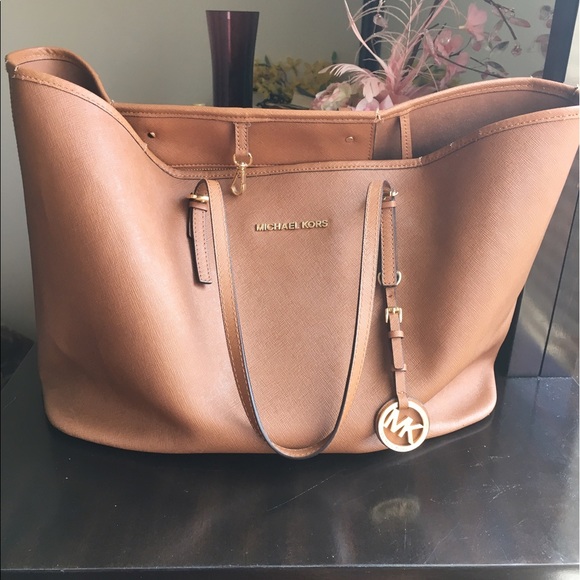 Michael Kors Handbags - ☄️🌟Flash Sale!Michael kors saffiano luggage tote