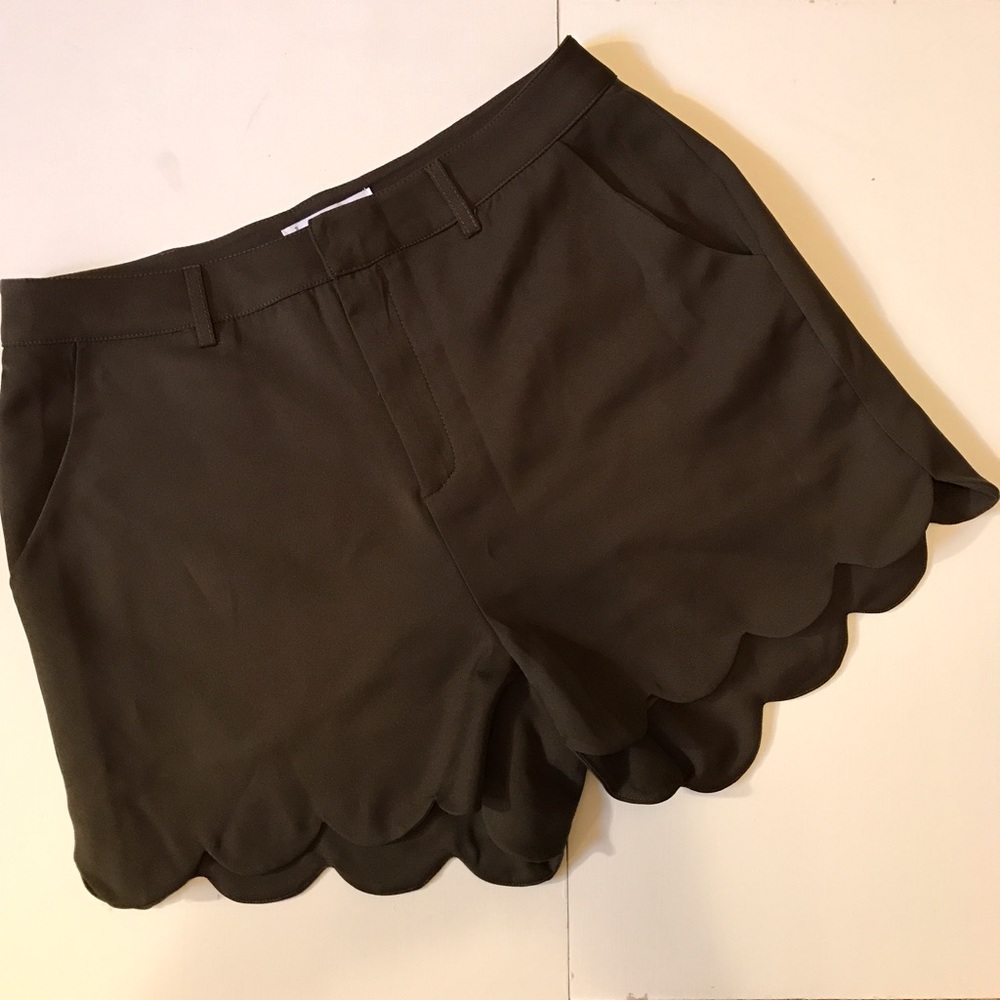Scallop Shorts - Olive