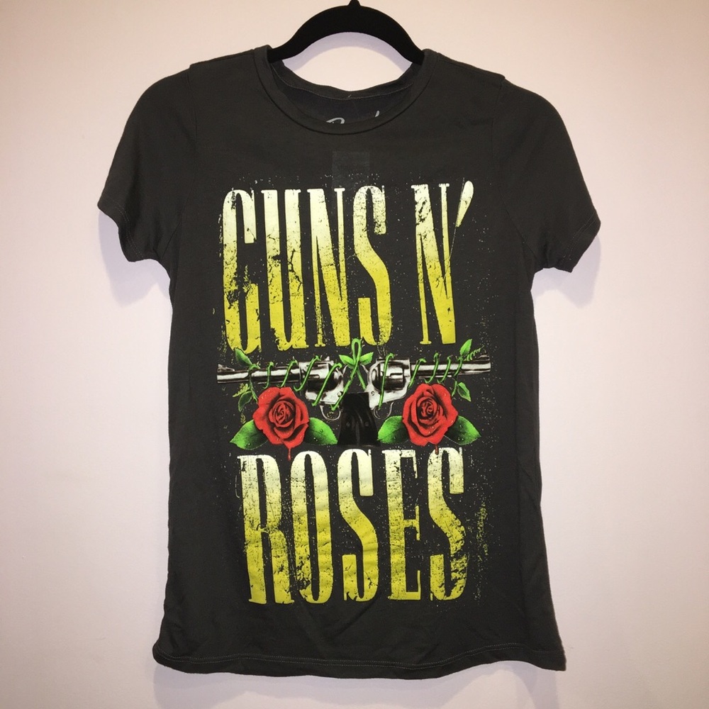 ❗️SOLD ❗️Guns N' Roses" graphic short sleeve tee
