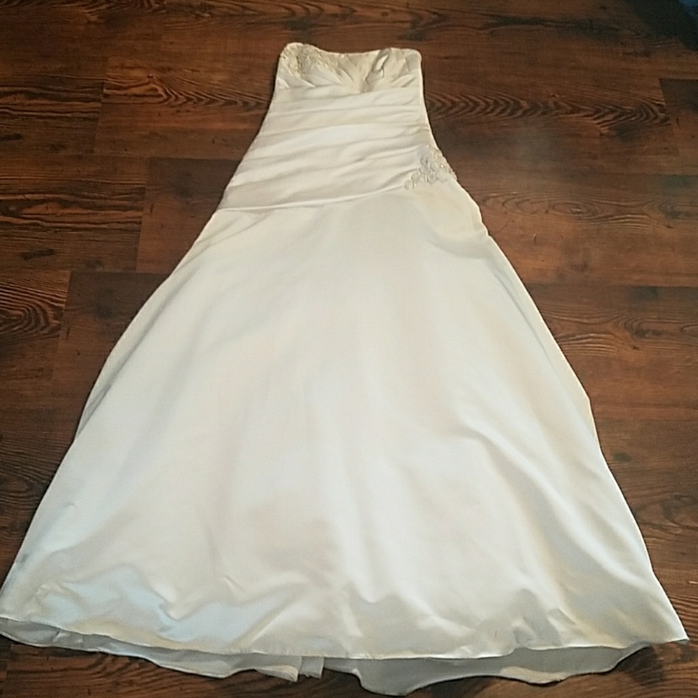 David's Bridal Strapless Wedding Dress