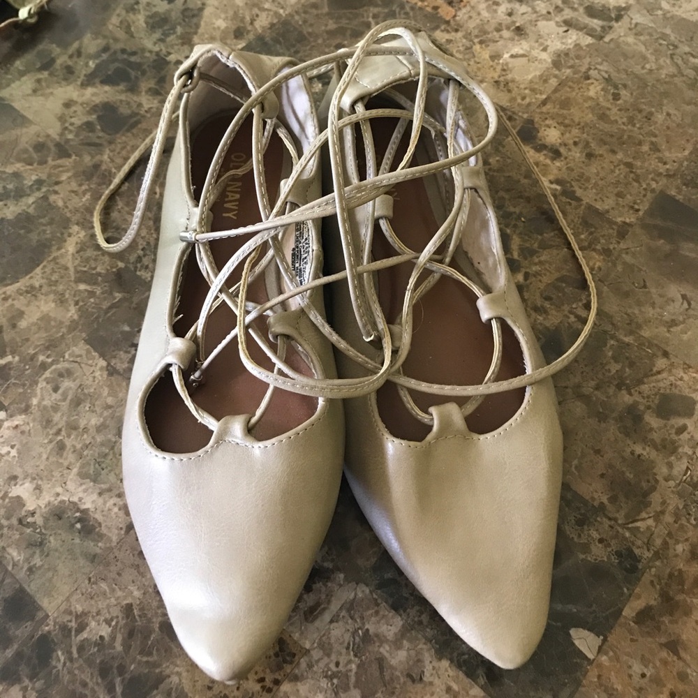Size 6 beige lace ballerina flats. Old Navy