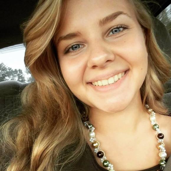 Meet your Posher, Amanda - Picture 1 of 1