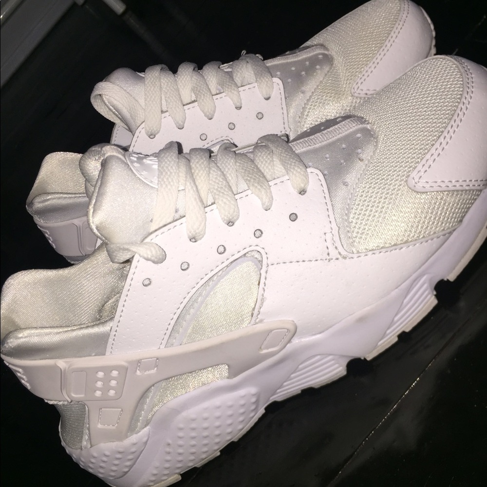 White Nike Huaraches