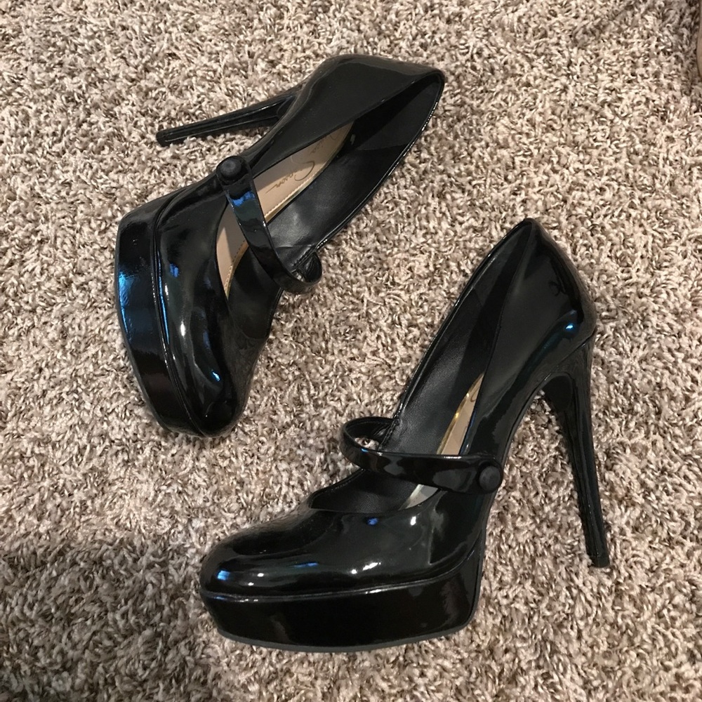 Jessica Simpson pumps