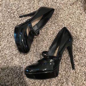 Jessica Simpson pumps