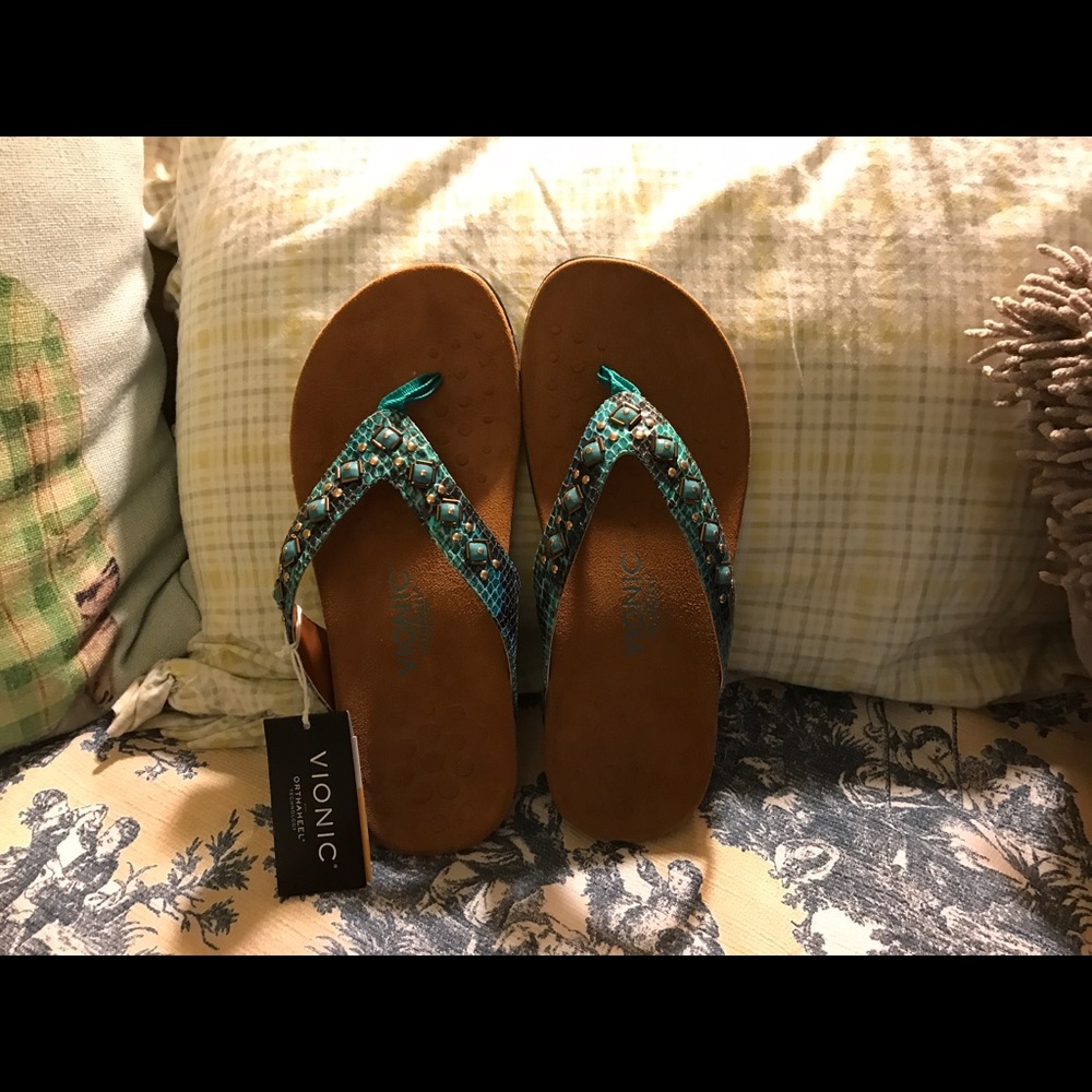 Woman's sandals Never worn Beautiful and comfy!