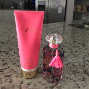 Victoria secret very sexy now perfume and lotion