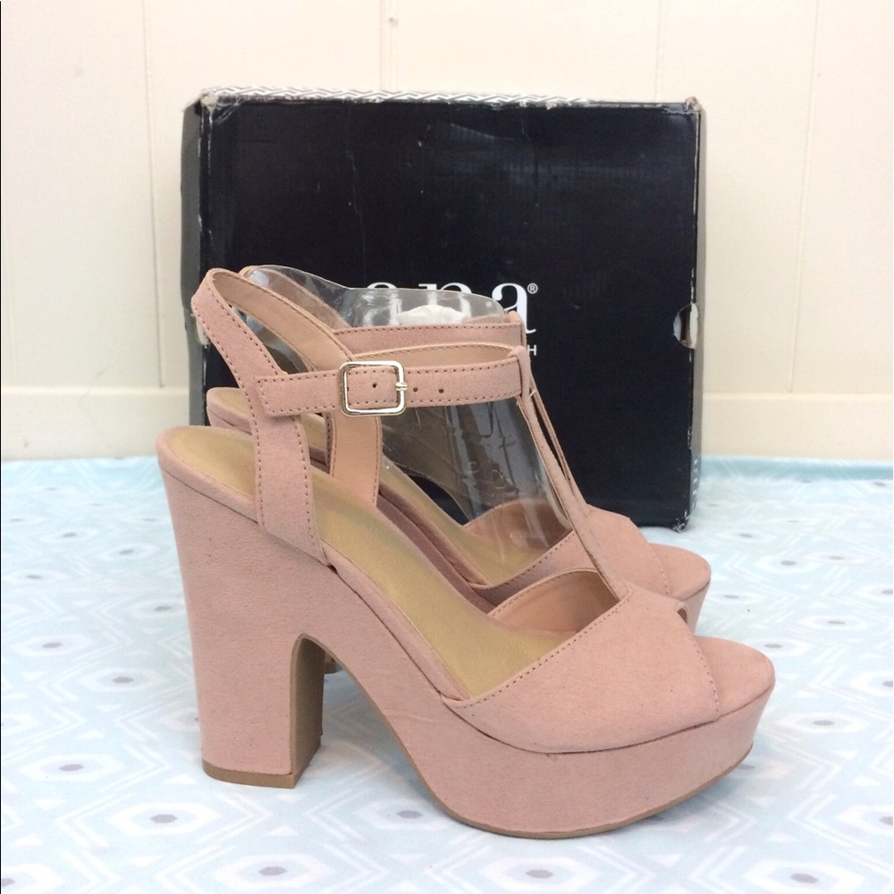 ✨HOST PICK✨NWT❣️a.n.a | T-Strap Platform Sandals