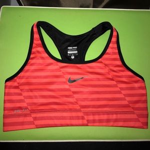 Nike Pro sports bra (NWOT) size medium