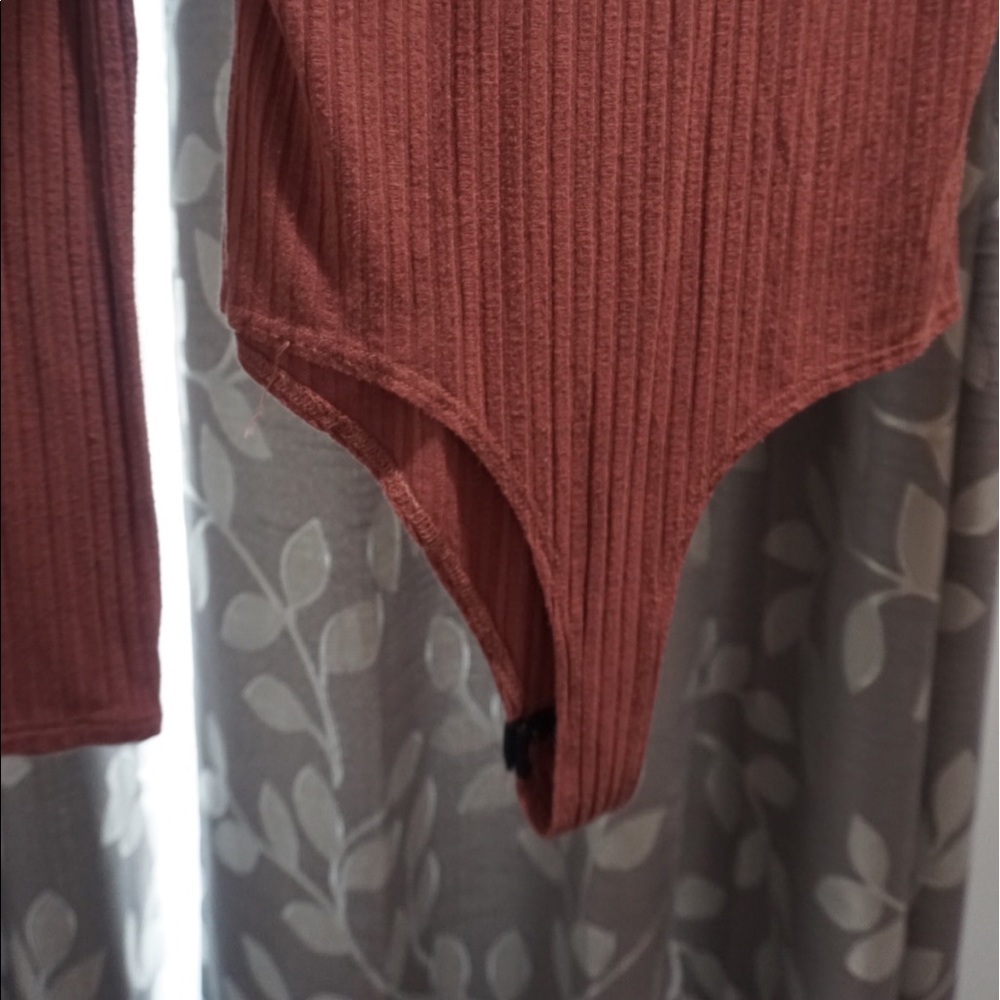 Mauve Pink Ribbed Turtle Neck Bodysuit - Picture 3 of 5