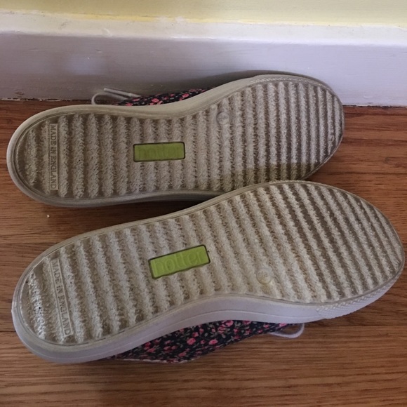 Floral shoes - Picture 2 of 2