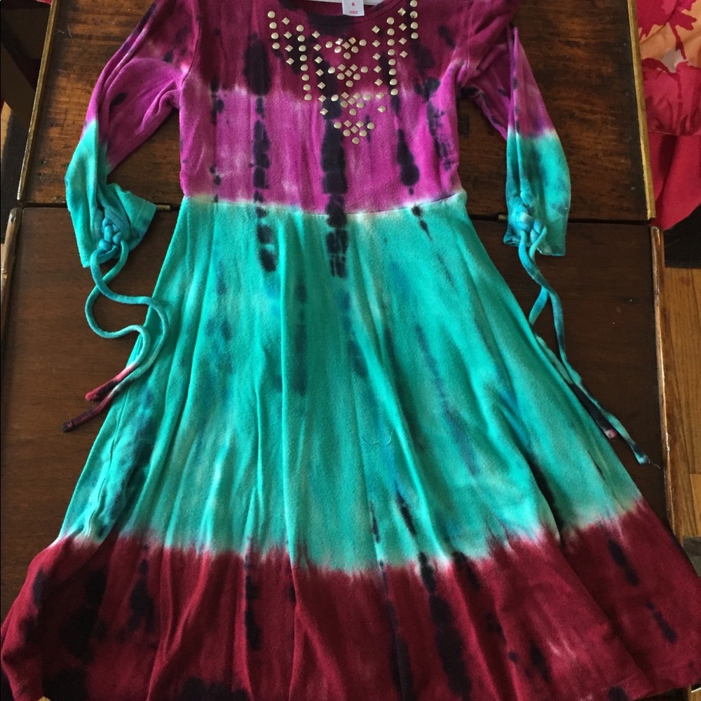 Girls Knee length crop sleeve dress.