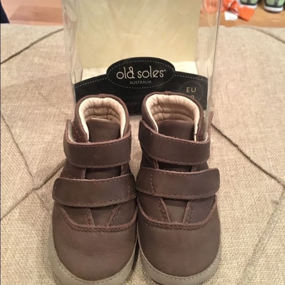 OLD SOLES STRAPPY BABY BOOTIES EU 19 6-9 months