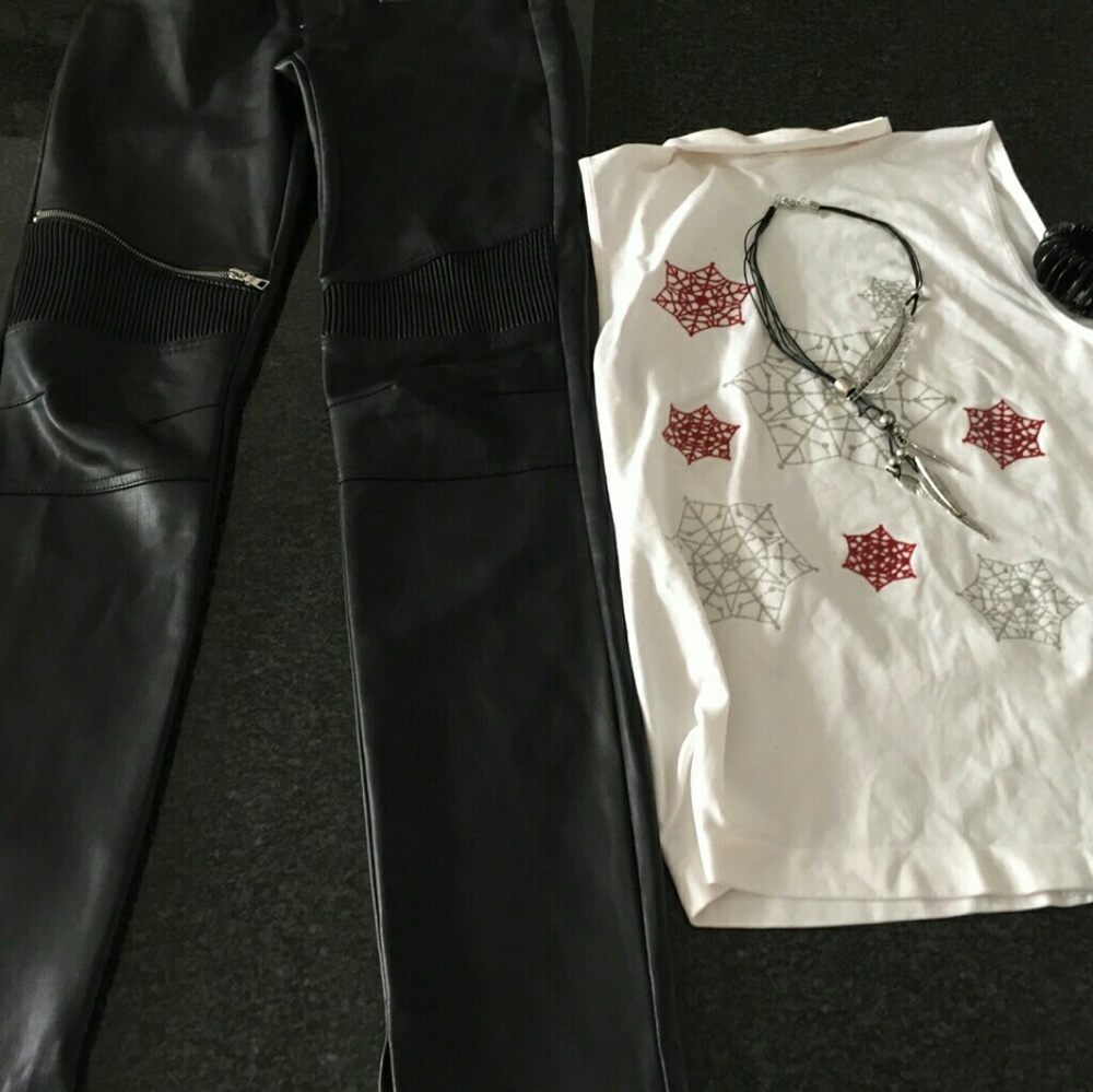 too small, - Picture 2 of 2