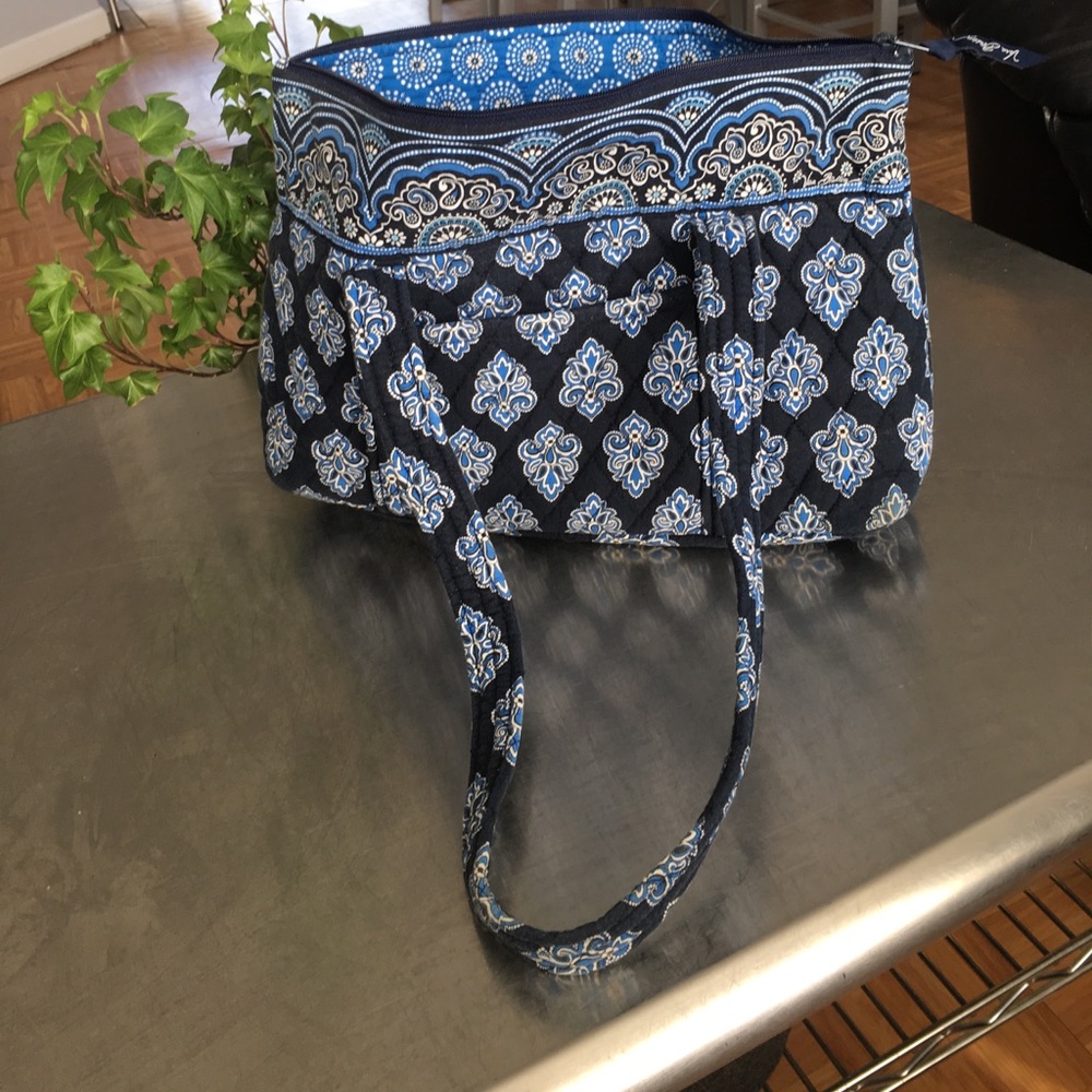 Vera Bradley  shoulder Bag/ Calypso Pattern 09-10