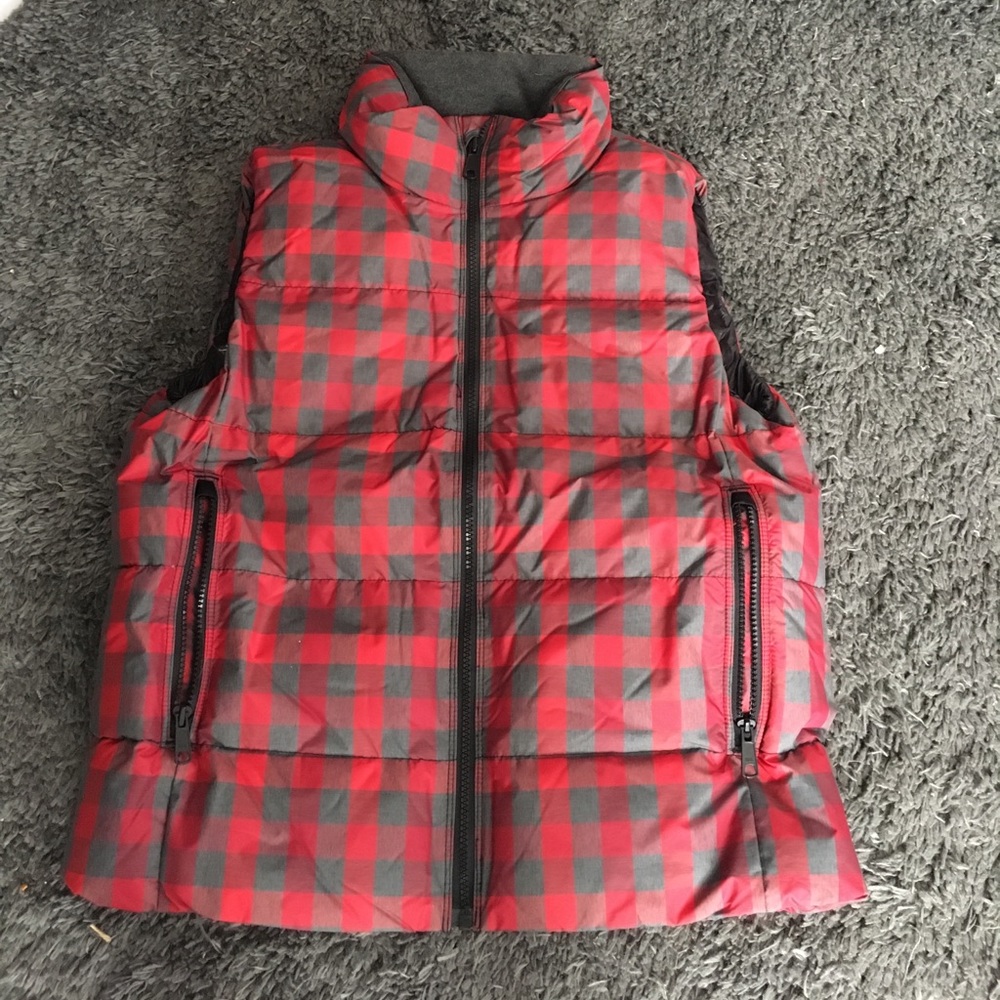GAP winter vest! NEVER BEEN WORN!