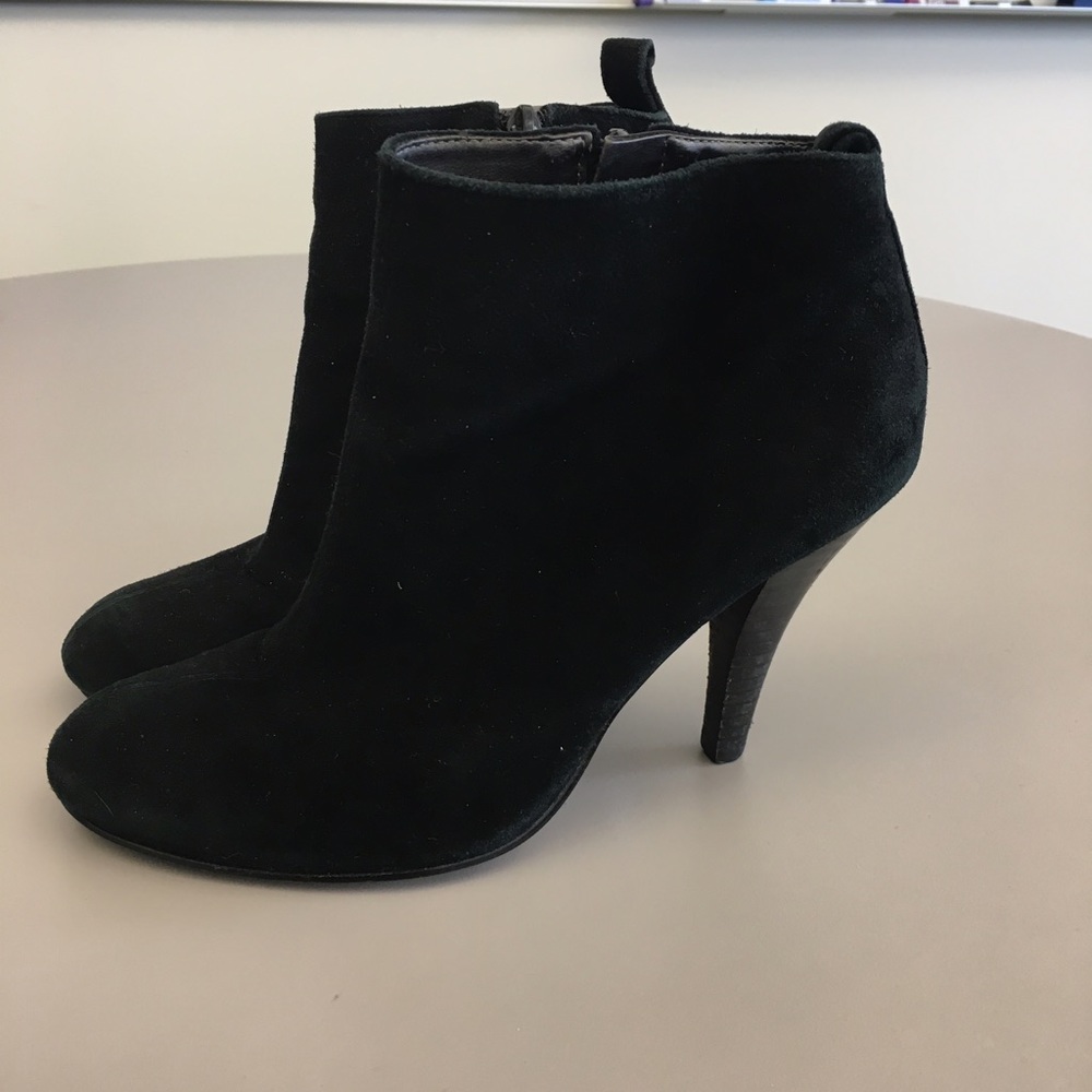 Nine West black suede ankle booties size 6.5