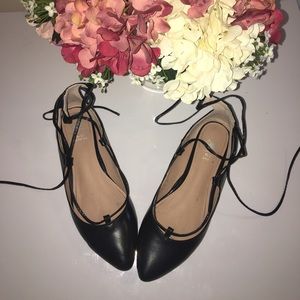 Black lace up flats 😍