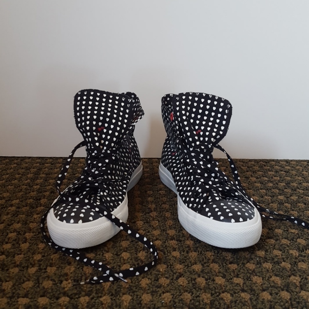CONVERSE (RED) Blk w/ Wht Heart Polka Dot Chucks