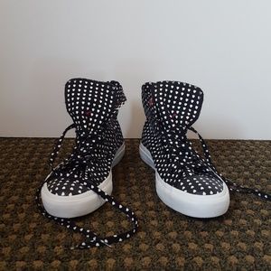 CONVERSE (RED) Blk w/ Wht Heart Polka Dot Chucks