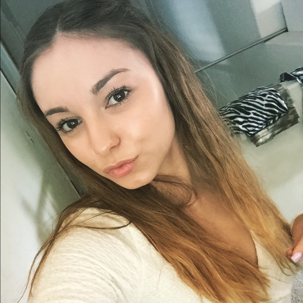 Meet your Posher, Kayla
