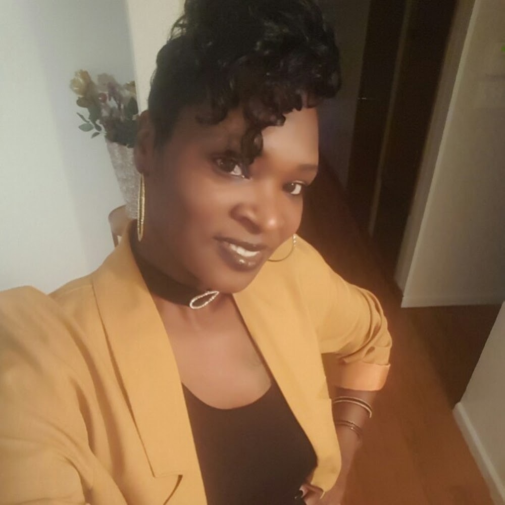 Meet your Posher, Carla